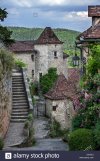picturesque-alley-with-medieval-houses-in-the-village-saint-cirq-lapopie-E3Y5CJ.jpg