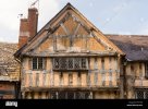ancient-medieval-tudor-timber-framed-houses-in-pembridge-herefordshire-EX77D8.jpg